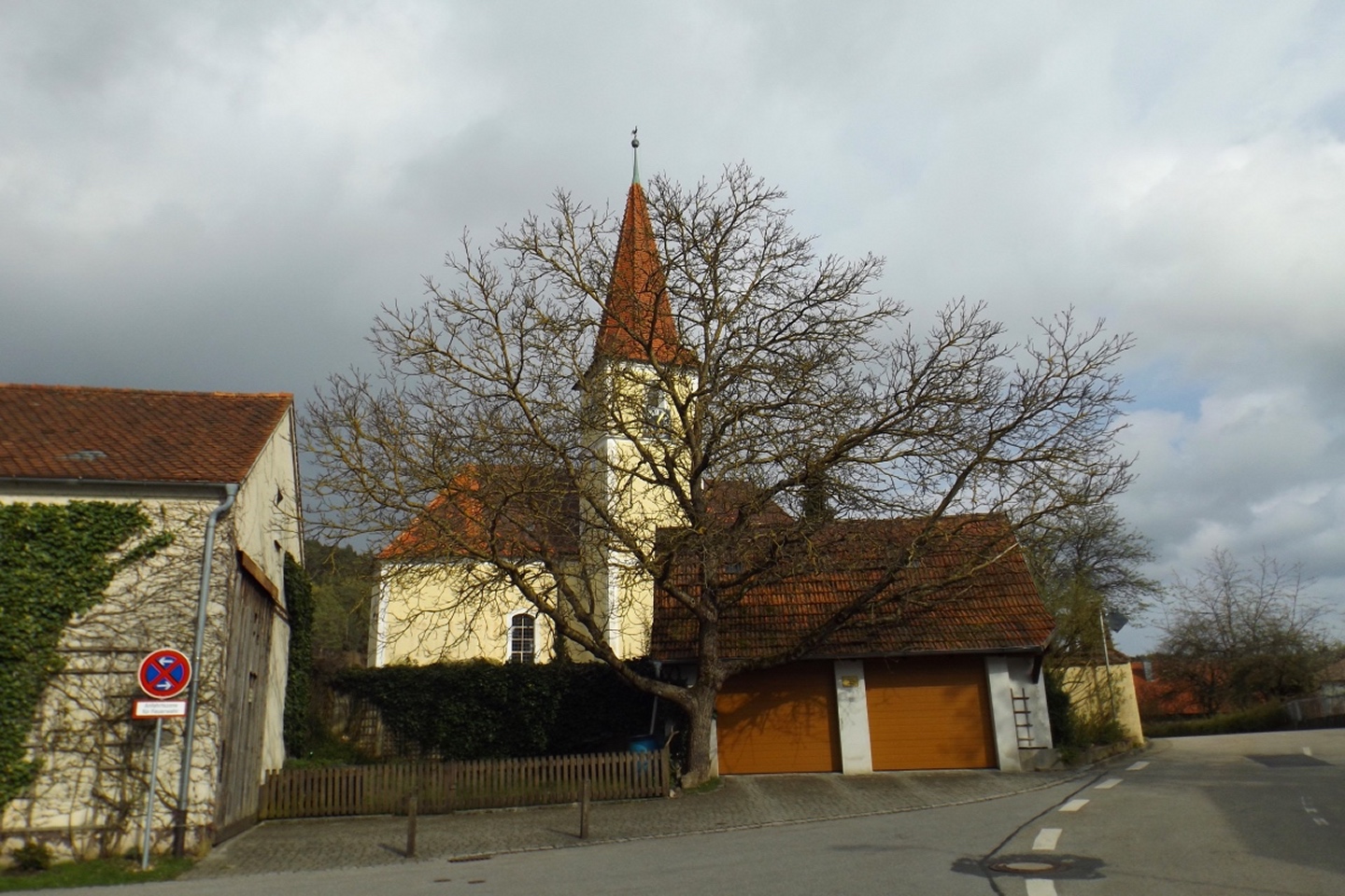 Kirchplatz in Fürnried